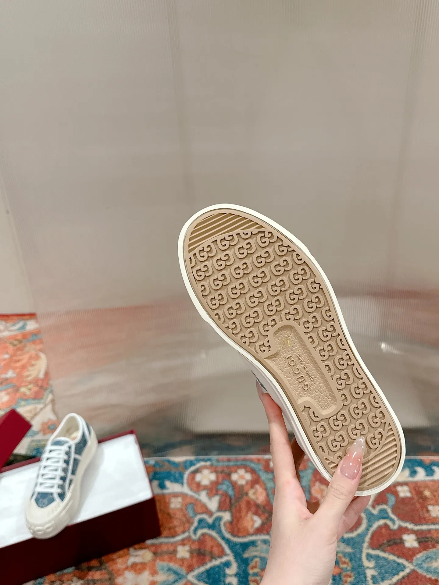 👟👟Ex-factory price 520👟👟 Women's models are new🆕 Arrival Gucci tennis 1977 classic Loft series canvas shoes... 2025 hot recommended model, G+1977×Disney cooperation series... GG canvas is made of finished products and incorporates brand elements. The retro style is rich, the classics and feelings are perfect for recall! Each color fabric developed by the original version is customized by the original version, and we pursue the ultimate in large-scale products! Market-level top version ⚠ Fabric: Customized GG cloth electric embroidery/5D washed distressed canvas Lining: Customized terry cloth lining (the feet are fitted and cannot be disassembled) Outsole: Original molded TPU two-color outsole Size: 35-40 (41 customized)